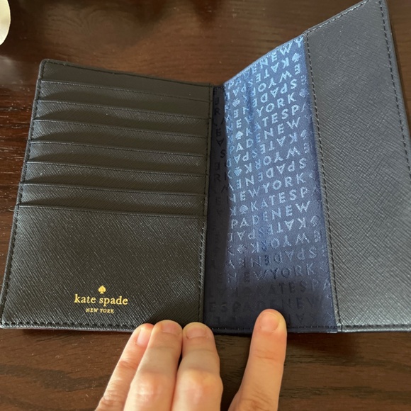 Kate Spade passport holder/wallet - Picture 2 of 2